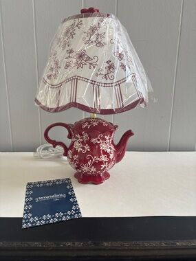 Temp-Tations Cranberry Teapot Lamp with matching shade.Very Rare!